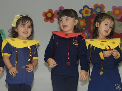 Festa dos Avós leva alegria, emoção e diversão aos alunos e familiares da Educação Infantil