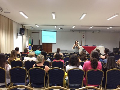 Professores participam de palestra com Noemi Bianchini
